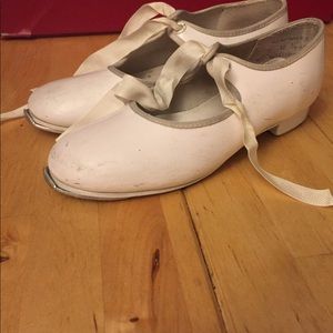 Tempo by Leo’s children tap shoes,  s. 12